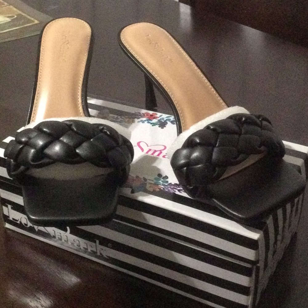 Shoes sandals high heels;black and cream